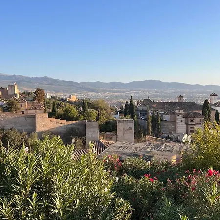 Casa Los Abetos Cerca De La Alhambra Y Sierra Nevada Cenes De La Vega Exterior photo
